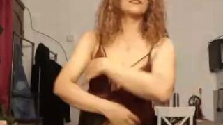 البت مولعة نار