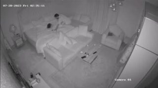 يوجد بينه وبين زوجته العديد من المشاكل