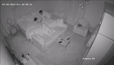 يوجد بينه وبين زوجته العديد من المشاكل