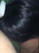 دخل على الشرموطه وقعد يطلع بزها ويسيح فيها لغاية ماسخنت وطلعتلوا زبره